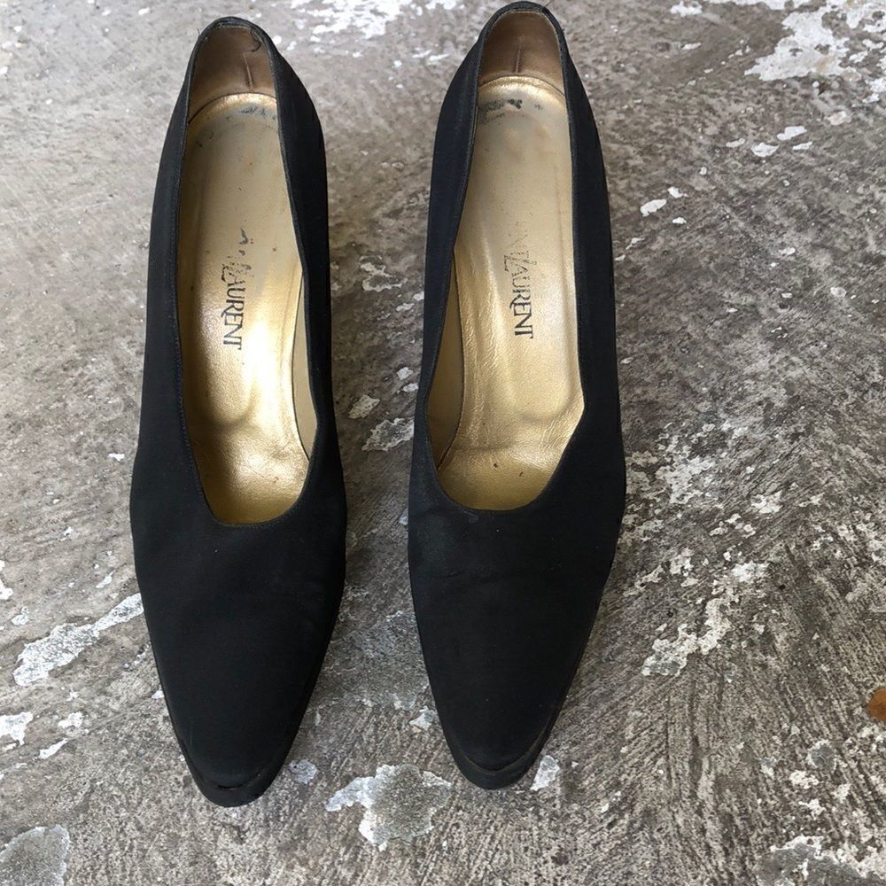 Classic  YSL  heels - Picture 3 of 7